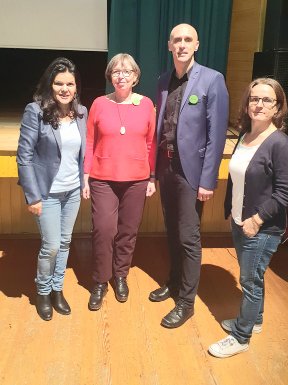 Landtagsvizepr__sidentin und Vizeb__rgermeisterin Sandra Schoch gratuliert der Gr__nen Gruppe in Wolfurt.jpg