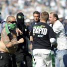Der Tiefpunkt: Rapid-Platzsturm 2011