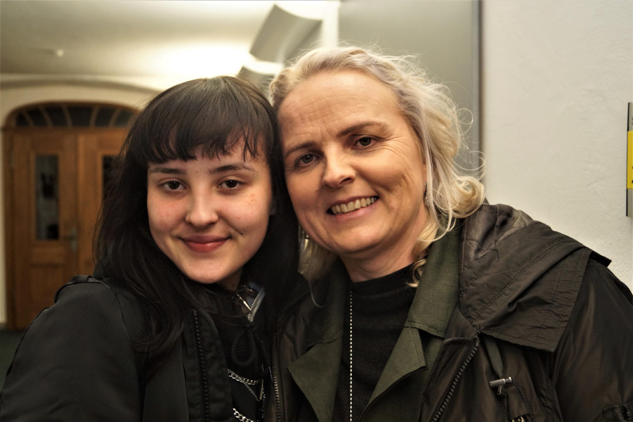 Florentina und Sabine _Tochter und Gattin des K__nstlers_.jpg