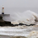 Sturm "Dennis" trifft in England und Frankreich auf Land