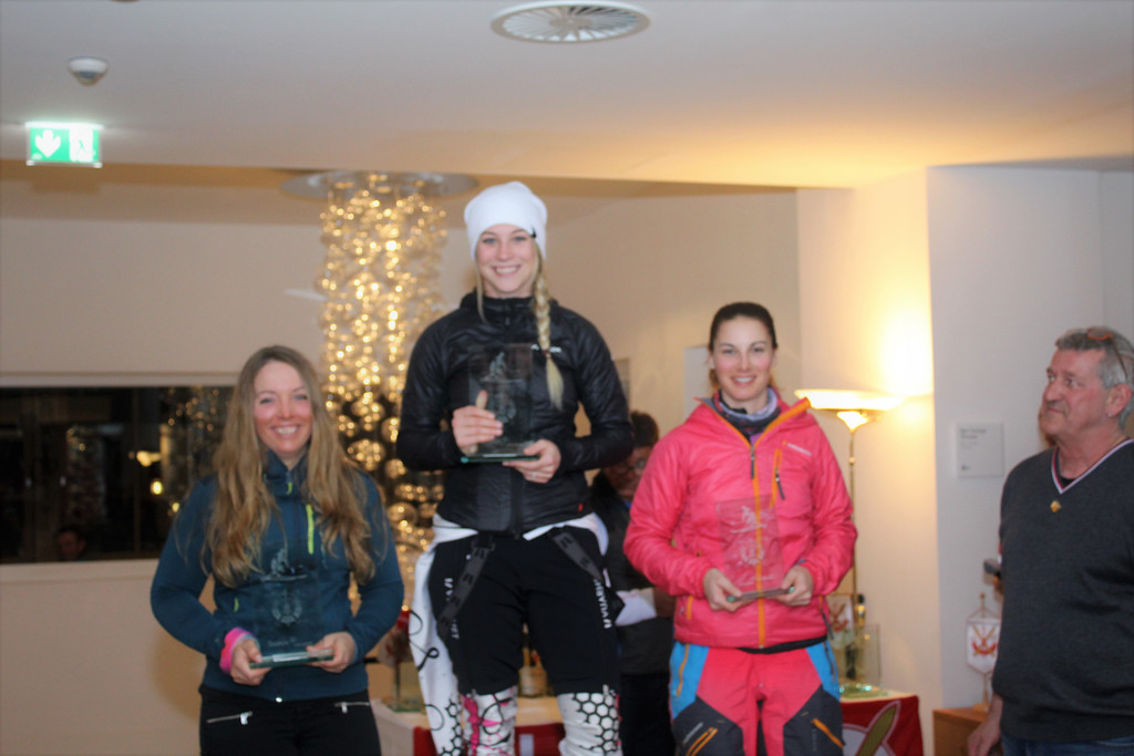 Allg KL Damen einheimisch - vlnr - 2 BOGENREITER Nadine - 1 MANGENG Janine - 3 HUBER Michelle _2_.JPG