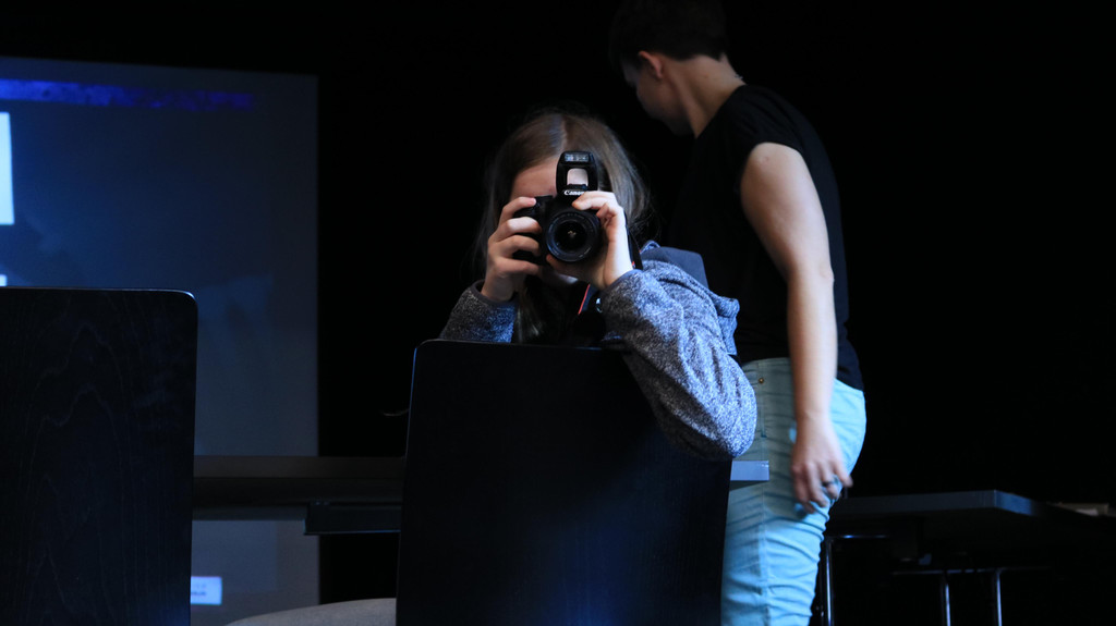 JUgendliche beim Fotoworkshop.JPG