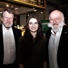 Versicherungsmakler Thomas Hackspiel mit Klara und Reinhard G__tze _Remax_.jpg