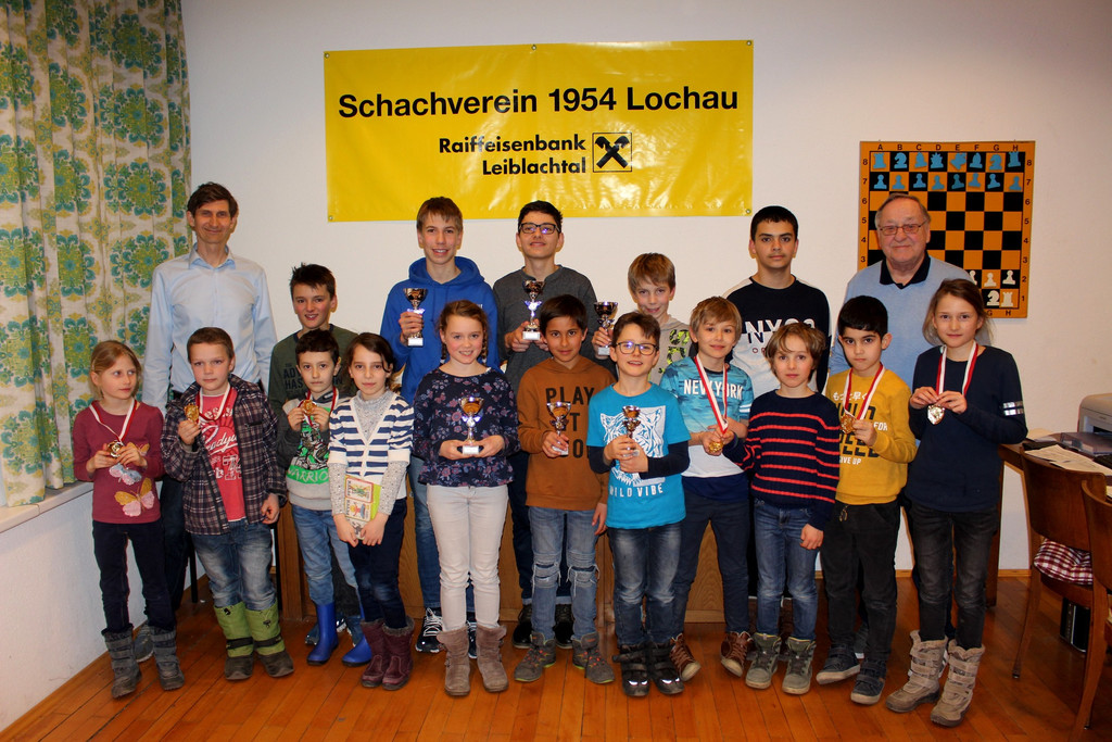 Schach NACHWUCHS TURNIER A Siegerfoto 05-03-2020 _1_.JPG