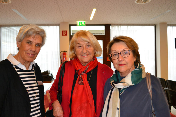 Martha R__dhammer Maria Gunz Evi Eckert.JPG