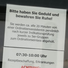 Wartezonen vor Arztpraxen