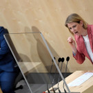 Kanzler Kurz trägt Maske