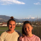 Cathrine Nolan links Carina Brunold rechts vor der Verabschiedung.jpg
