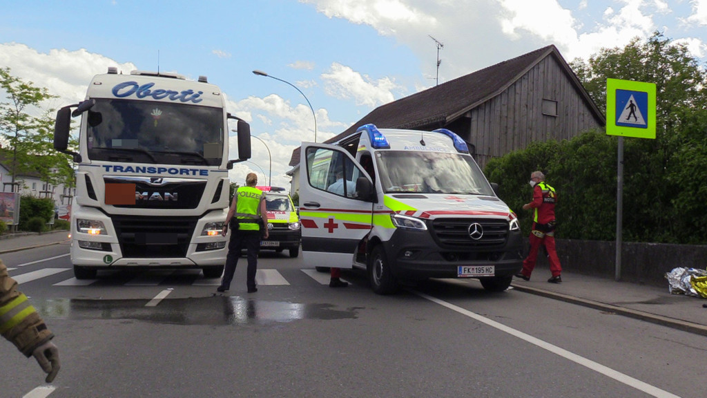 Lustenau---Unfall-in-Reichsstra__e - Foto 4 - Maurice Shourot - VOL_AT.jpg