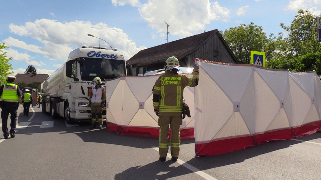 Lustenau---Unfall-in-Reichsstra__e - Foto zwei - Maurice Shourot - VOL_AT.jpg