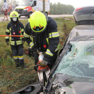 Beifahrer bei Unfall eingeklemmt