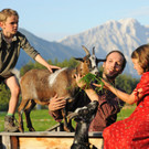 kinderhotel - tirol - streichelzoo - ziege.jpg