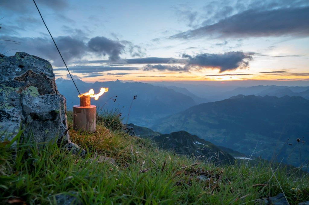 Sonnwendfeuer am Hochjoch _c_ Johannes Netzer - Montafon Tourismus GmbH _3_.jpg