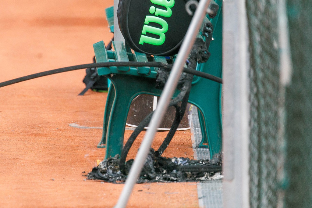 G__fis - Tennisplatz 4 - Bernd Hofmeister - VOL_AT.jpg