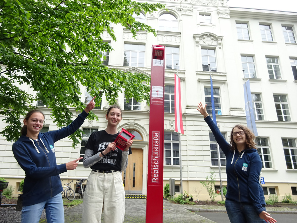 Jugendinnovativ Siegerinnen.JPG
