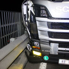 Lkw prallte auf der A2 gegen Leitschiene: Einsatz mit Hindernissen