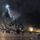 US-Kriegsschiff in Flammen
