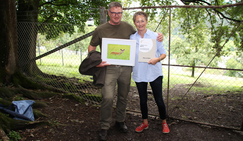 14 Patenschaft Damwildtier Betty mit Walter und Manuela Maurer Foto Heilmann.jpg