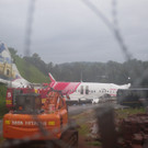 Flugzeug bei Landung in Indien verunglückt - Der Tag danach