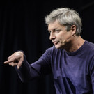 alfred_dorfer_und_zeigen_fotograf_thomas_boehm.jpg
