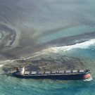 Mauritius_Leaking_Ship_68509.jpg