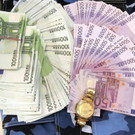 Geld und Gegenstände der Betrugsbande