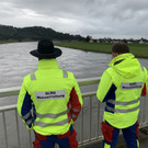 Starkregen führt zu Hochwasser: Rhein läuft ins Vorland über