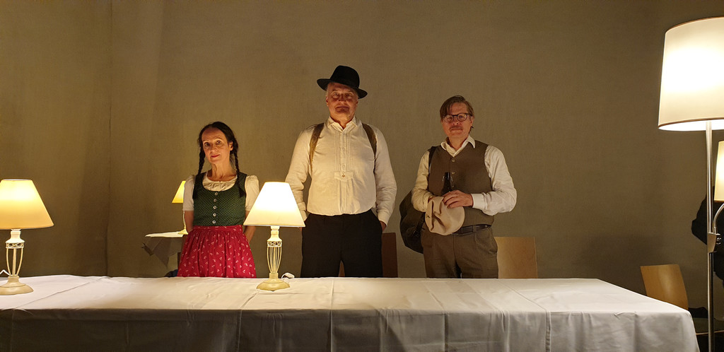 Theater9.jpg