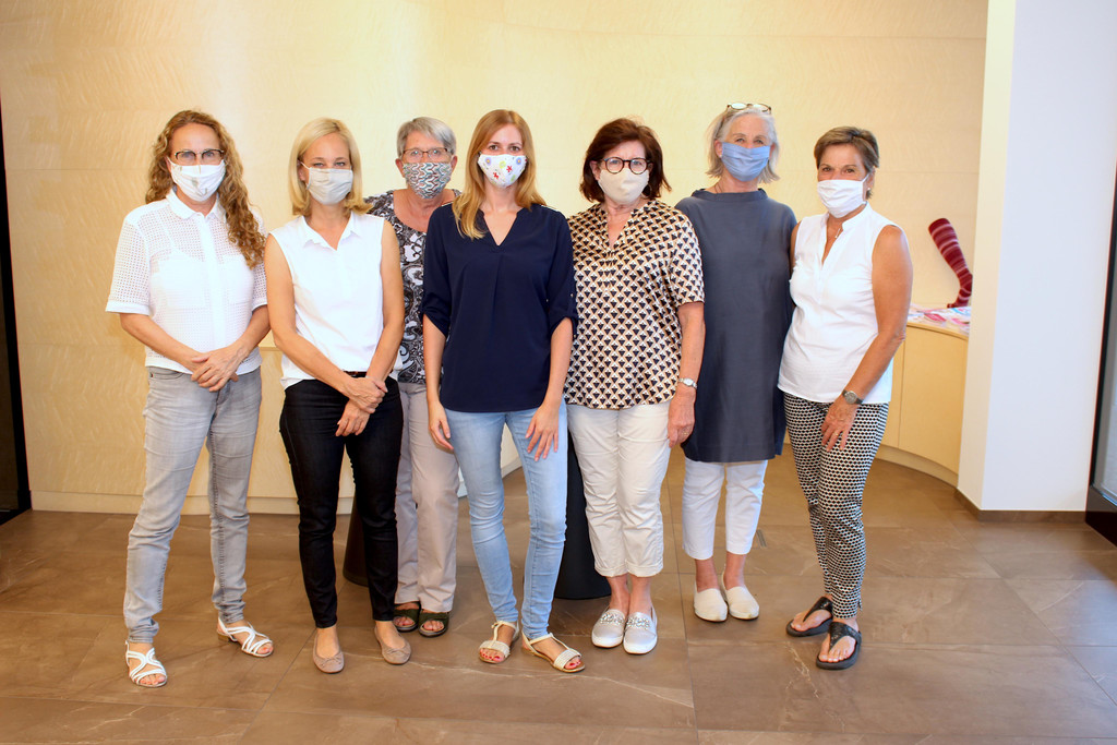 Novale Chefinnen Angelika Zelzer und Doris Seidel mit Resi M__hr_ Stefanie Dezorzi_ Margrit Rederer_ Marlies Lins und Margit.JPG