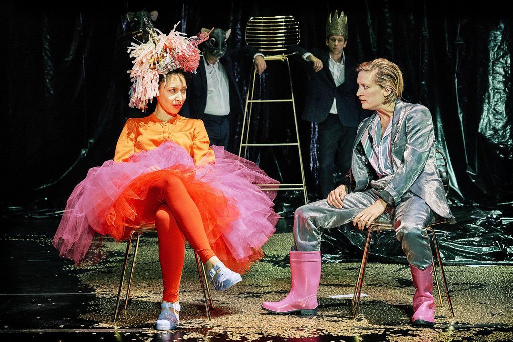 geldparzival_Andri-Schenardi_Jessica-Cuna_Ingo-Ospelt_Gregoire-Gros_Lina-Hoppe_c_Anja-Koehler_200379.jpg
