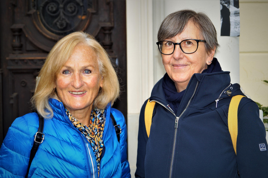 Hildegard Schweinsberger und Eva Levay sind Tanzsch__ler der K__nstlerin.jpg