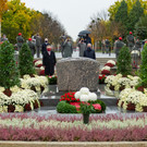 Allerheiligen-Kranzniederlegung durch Bundespraesident Alexander Van der Bellen - Zentralfriedhof - 29_10_2010-7.JPG