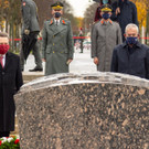 Allerheiligen-Kranzniederlegung durch Bundespraesident Alexander Van der Bellen - Zentralfriedhof - 29_10_2010-8.JPG