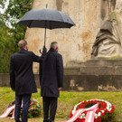 Allerheiligen-Kranzniederlegung durch Bundespraesident Alexander Van der Bellen - Zentralfriedhof - 29_10_2010-11.JPG