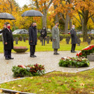 Allerheiligen-Kranzniederlegung durch Bundespraesident Alexander Van der Bellen - Zentralfriedhof - 29_10_2010-14.JPG