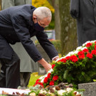 Allerheiligen-Kranzniederlegung durch Bundespraesident Alexander Van der Bellen - Zentralfriedhof - 29_10_2010-16.JPG