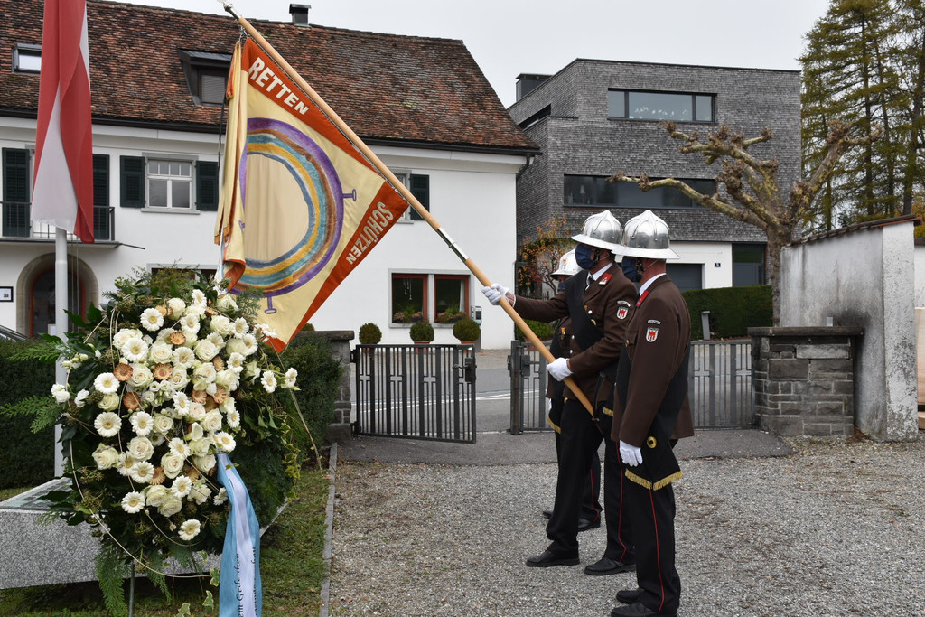 Stiller Fahnengru__ der Ortsfeuerwehr Lochau.JPG
