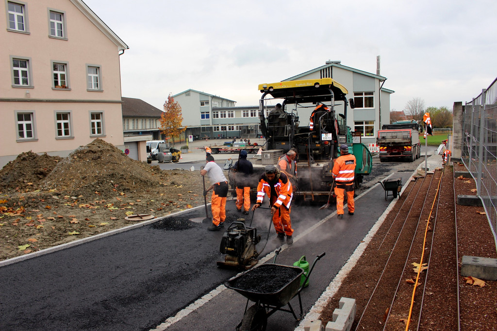 DOKU B b Oberlochauerbach Hochwasserschutz BF Asphaltierung Schulzentrum 05-11-2020 _1_.JPG