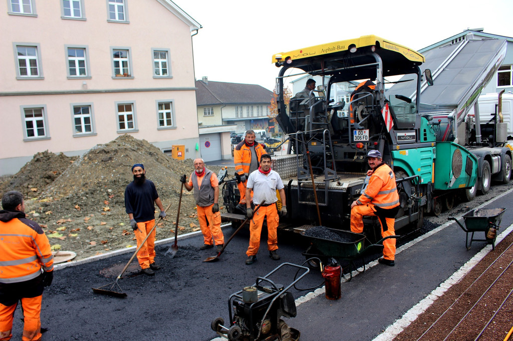 DOKU B b Oberlochauerbach Hochwasserschutz BF Asphaltierung Schulzentrum 05-11-2020 _2_.JPG