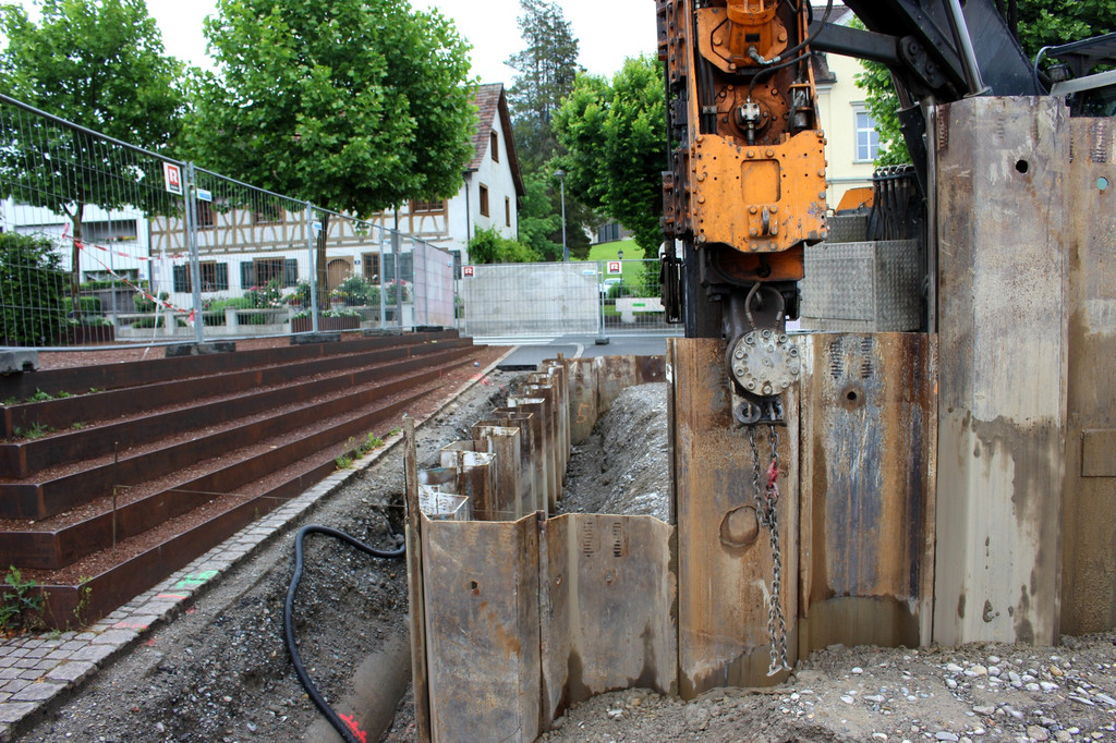DOKU D  Oberlochauerbach Hochwasserschutz BF Spundung Juli 2020 _9_.JPG