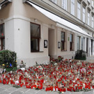 Nach Anschlag in Wien: Kerzen und Blumen zum Gedenken an den Schauplätzen in der Wiener Innenstadt