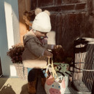 Ella 1_5 Jahre mit ihrer ersten Laterne_ Selbst gebastelt mit Mama_.jpg