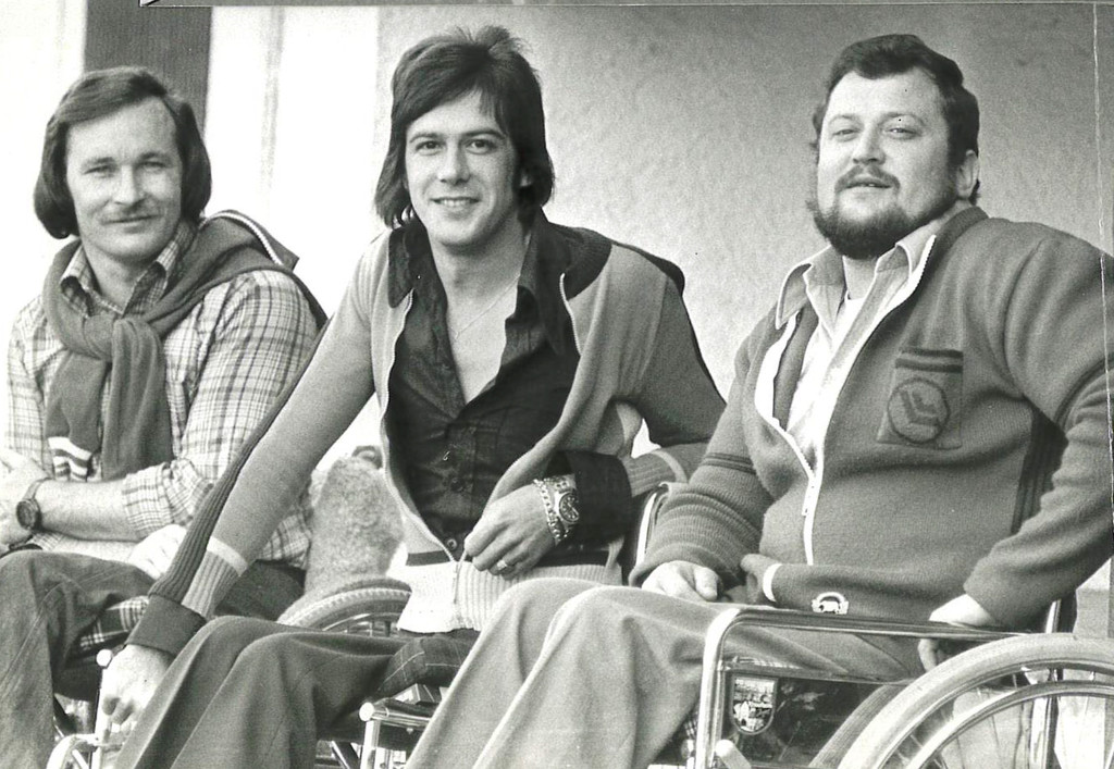 1975_Mit Freunden.jpg