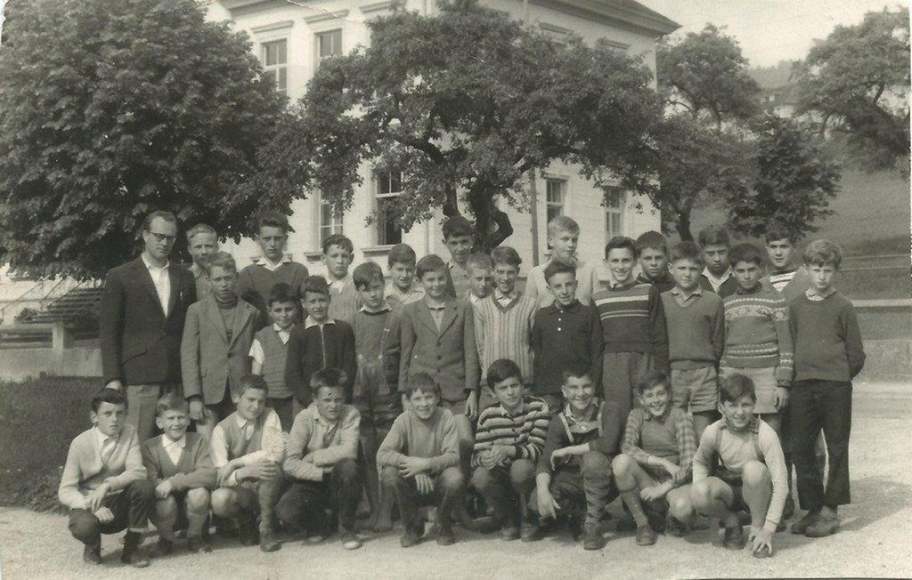 Geschichte VOLKSSCHULE Buben Klasse um 1955.jpg
