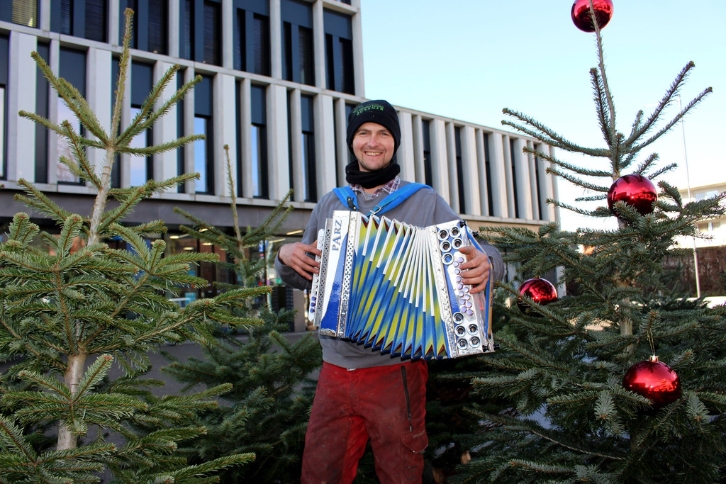 Zu__ner CHRISTBAUMVERKAUF beim Gemeindeamt 16-12-2020 _3_.JPG