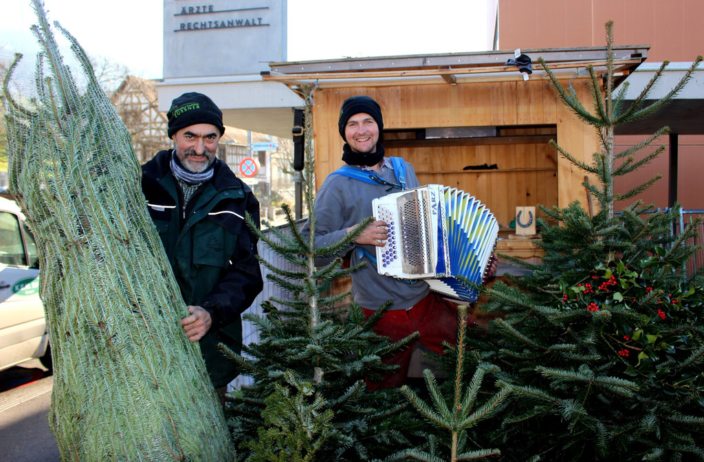 Zu__ner CHRISTBAUMVERKAUF beim Gemeindeamt 16-12-2020 _1_.JPG