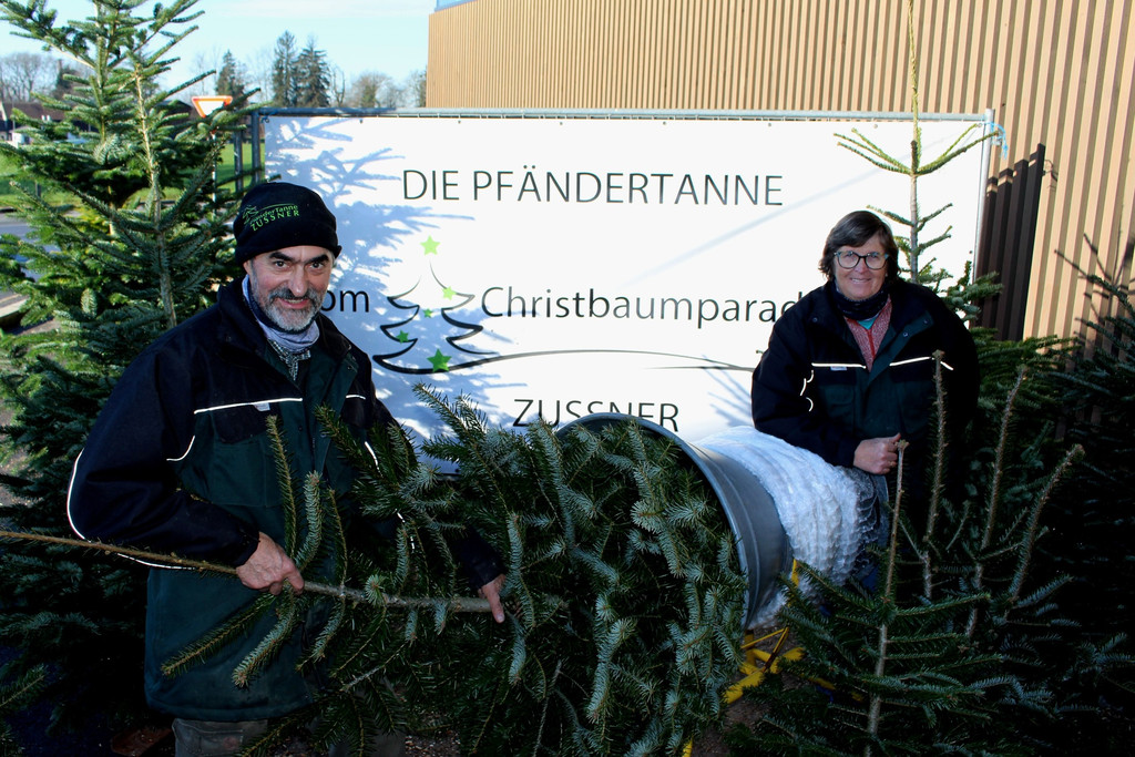 Zu__ner CHRISTBAUMVERKAUF beim Spar 16-12-2020 _1_.JPG