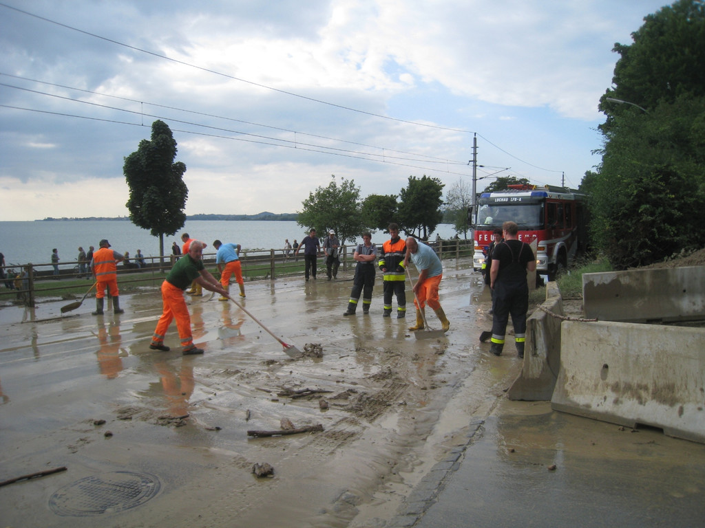x Hochwasser Lochau S__d A WELLENAUGRABEN Aufr__umarbeiten 27-07-2010 _2_.jpg