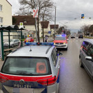 Pkws kollidiert und Baum touchiert: Einsatz bei Verkehrsunfall in Wiener Neustadt: 