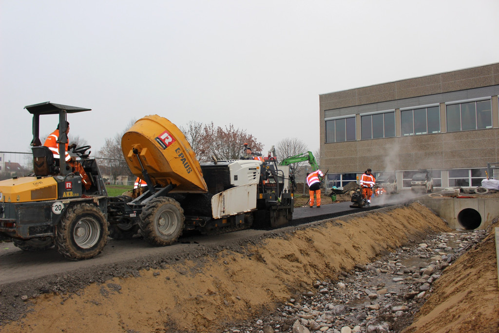 B Oberlochauerbach Hochwasserschutz Weg und Bachbett BF A FF Asphaltierung 11-12-2020 _1_.JPG